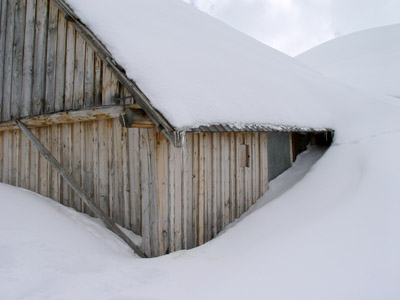 neige devant la porte