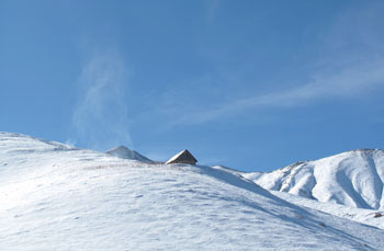 Chalet dans la neige