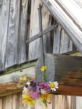 Fleurs sur la croix